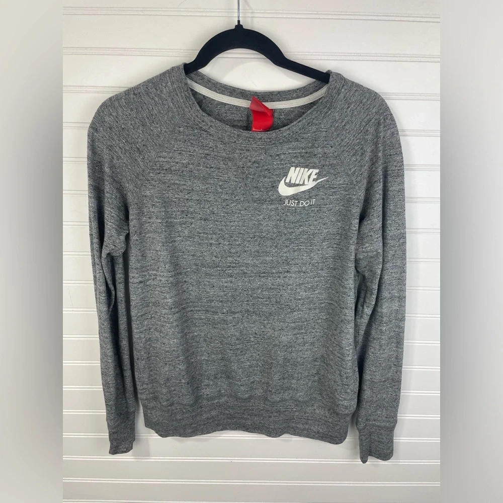 Nike Women's Gray Nike Logo Crewneck Thin Sweatshirt Size Small Women’s GUC - Picture 1 of 8